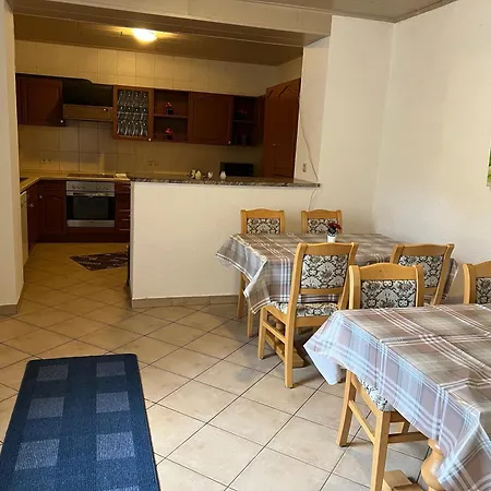 1 Apartment *